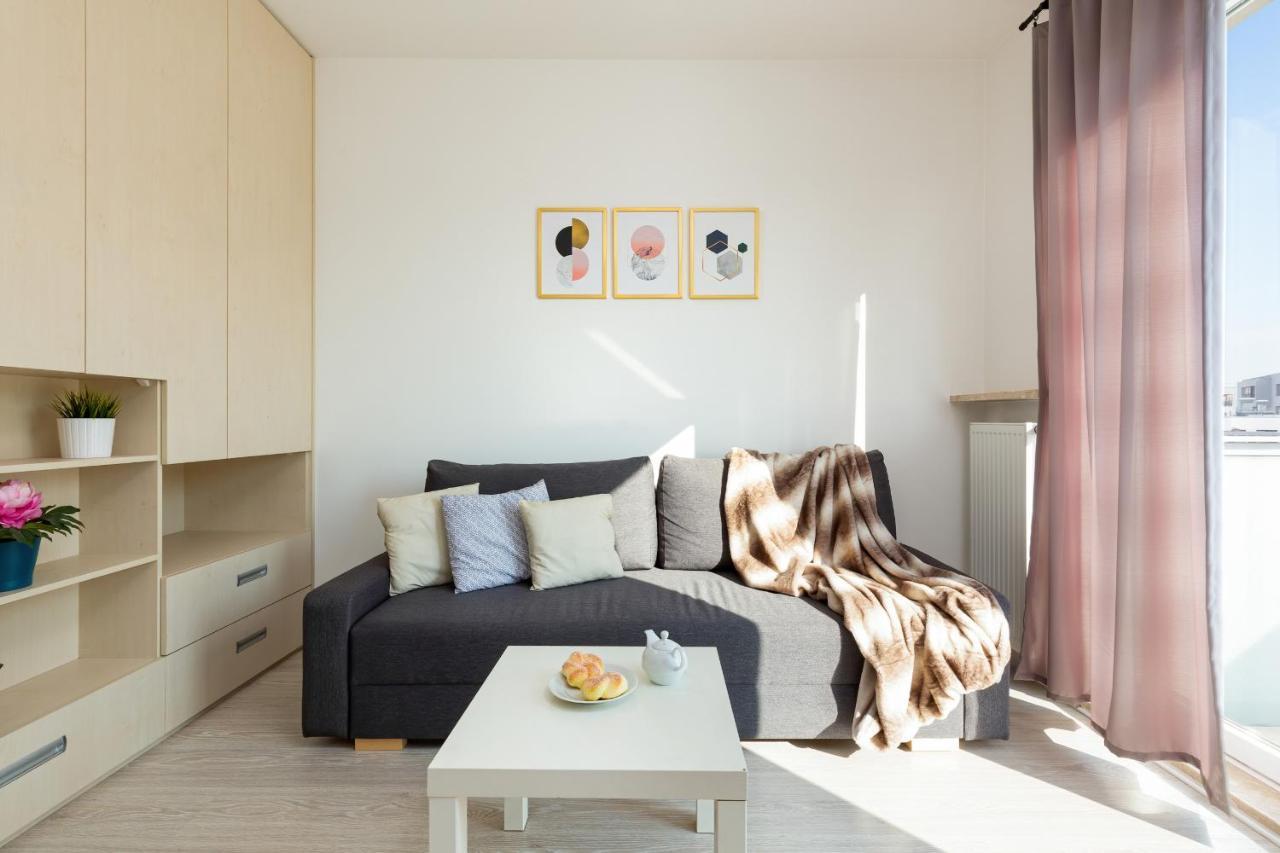 Metro Bielany Apartments By Noclegi Renters ワルシャワ エクステリア 写真