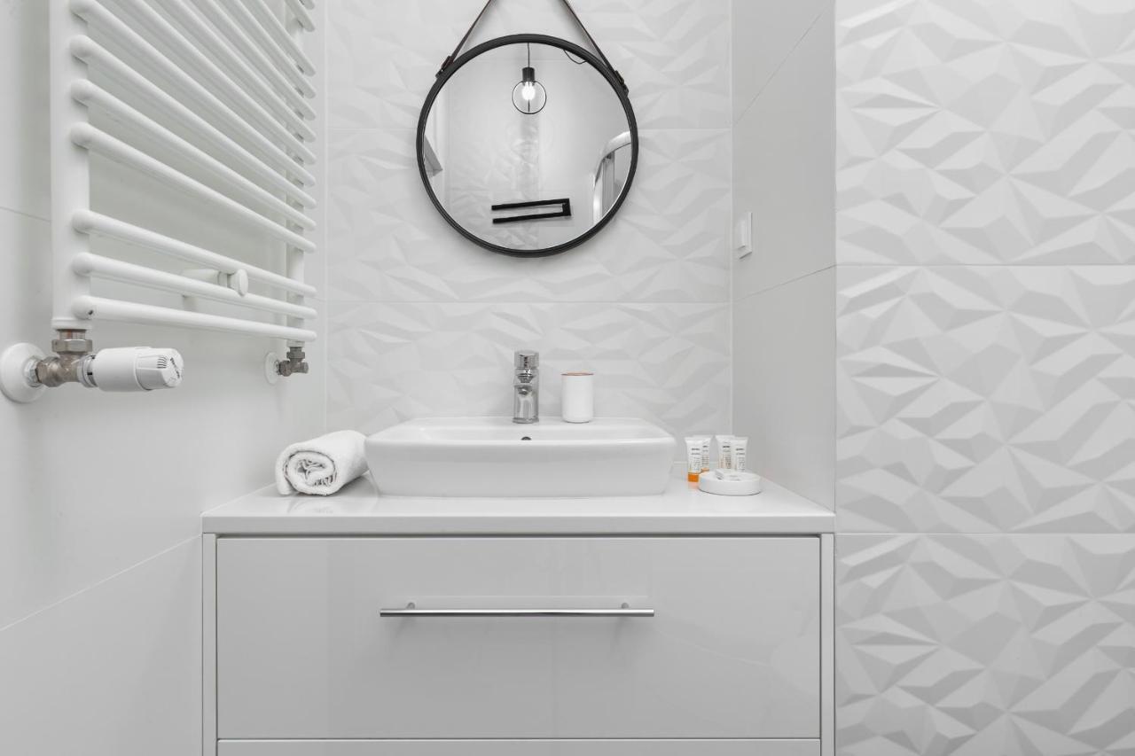 Metro Bielany Apartments By Noclegi Renters ワルシャワ エクステリア 写真