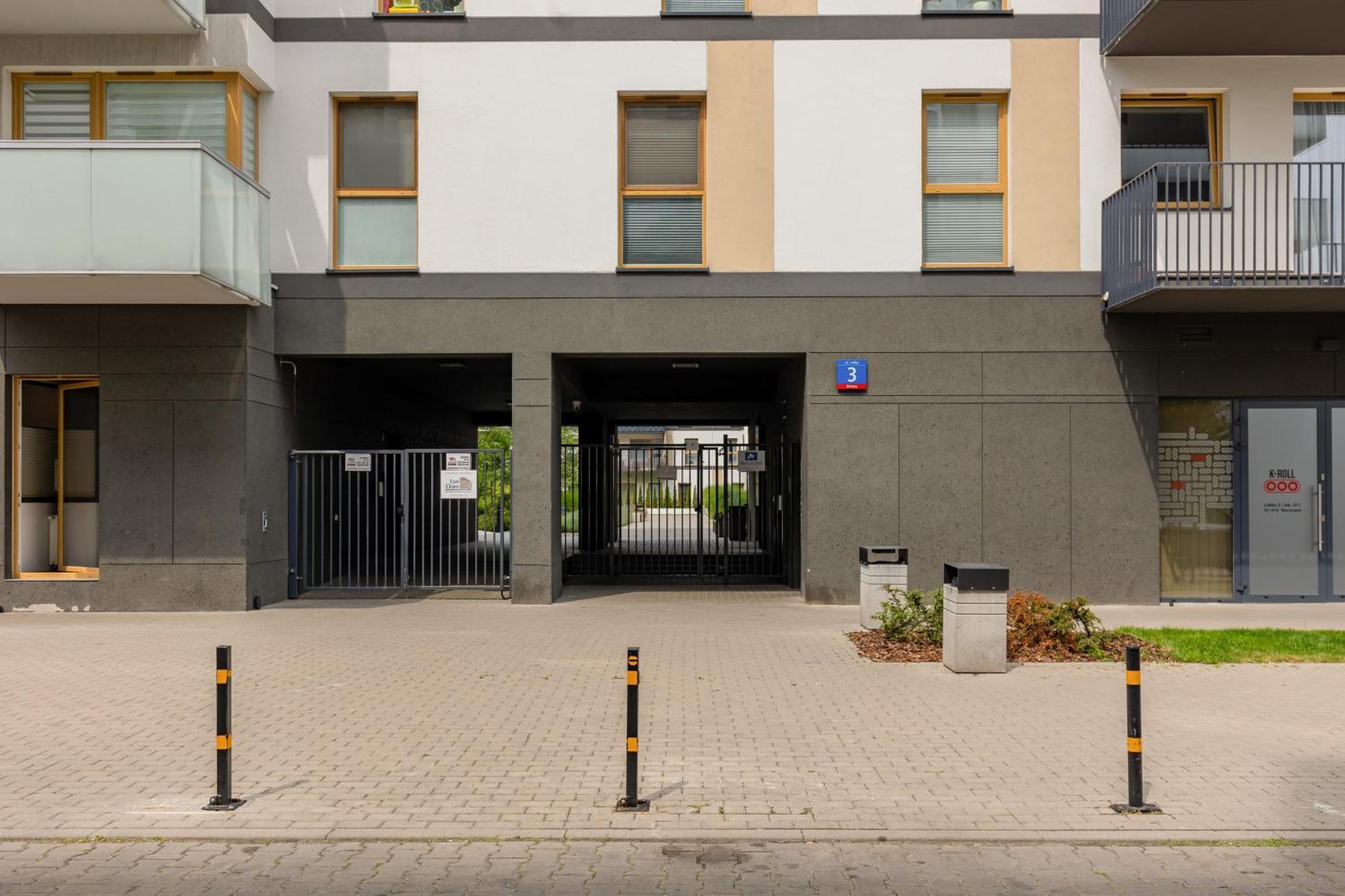 Metro Bielany Apartments By Noclegi Renters ワルシャワ エクステリア 写真