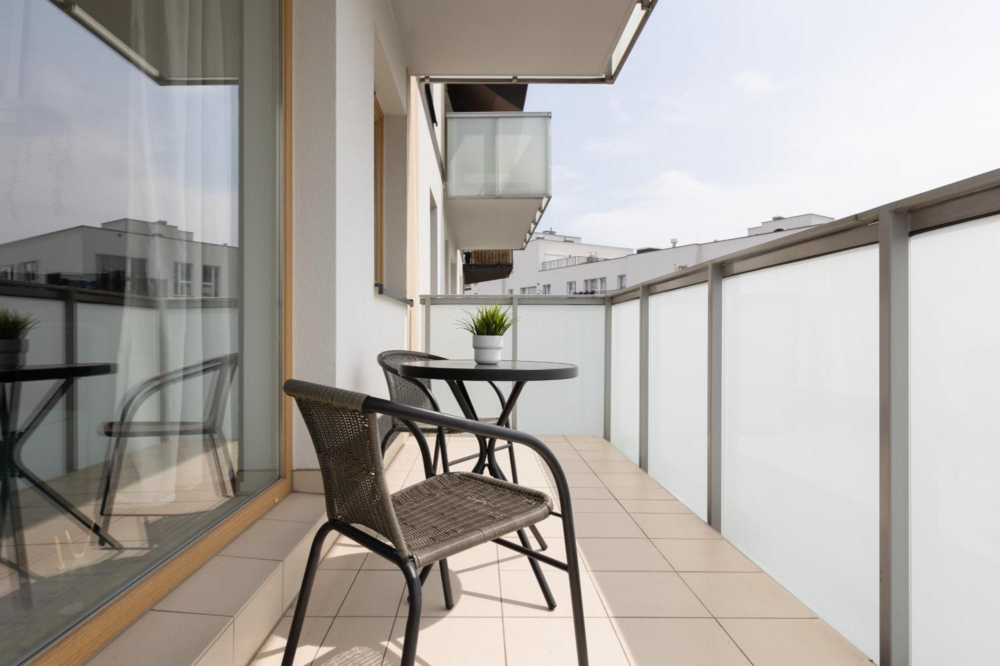 Metro Bielany Apartments By Noclegi Renters ワルシャワ エクステリア 写真