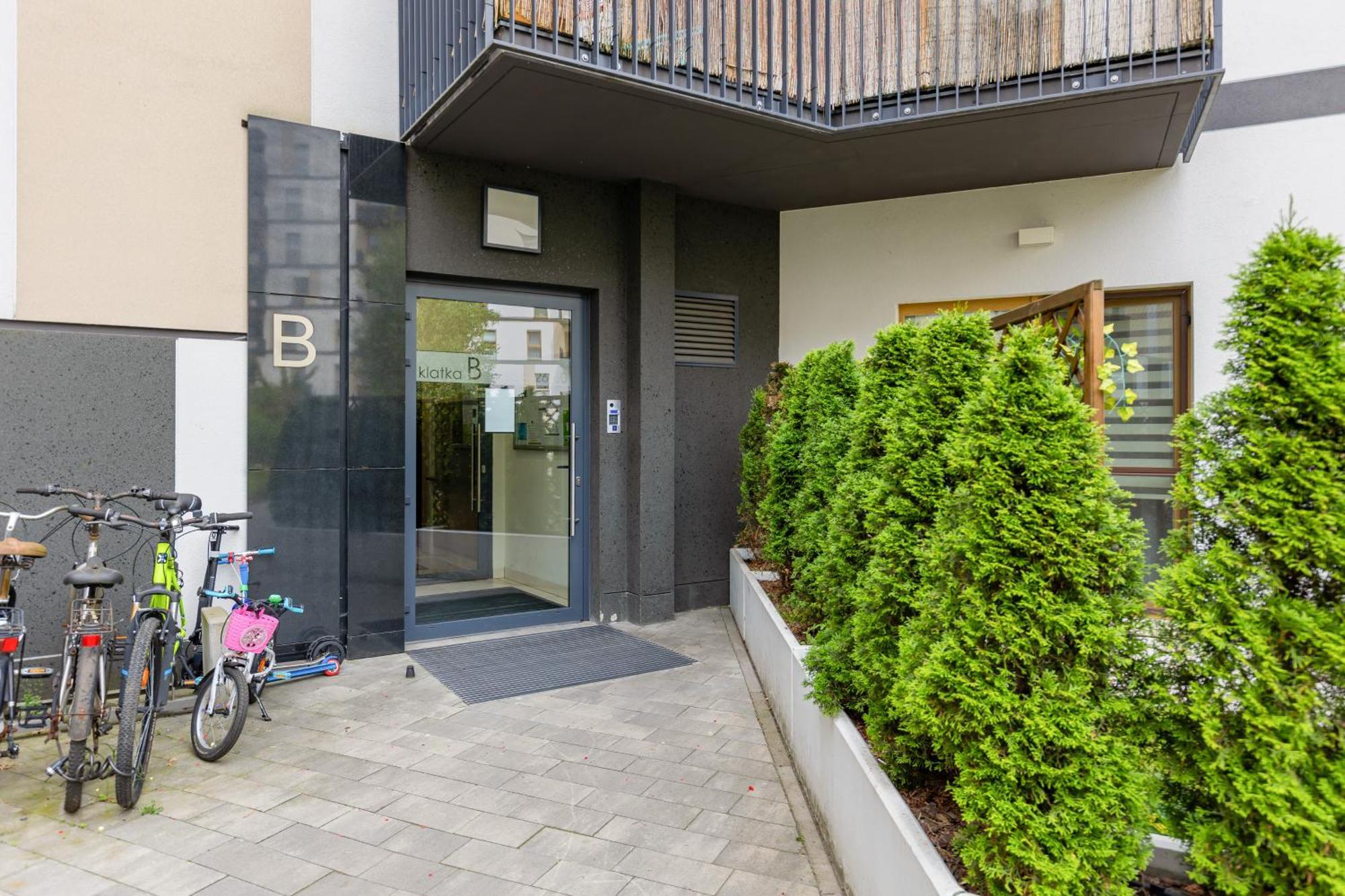 Metro Bielany Apartments By Noclegi Renters ワルシャワ エクステリア 写真