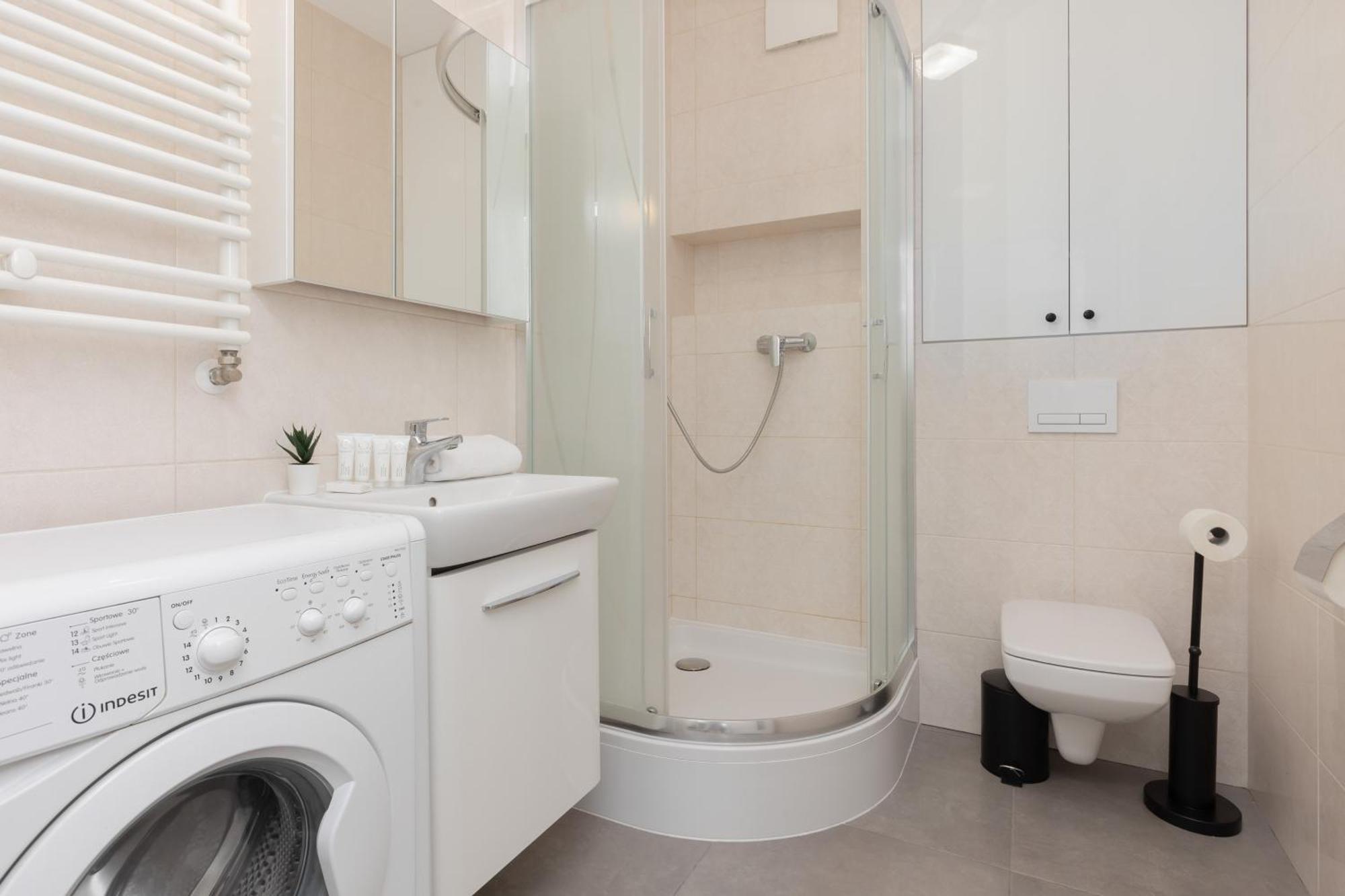Metro Bielany Apartments By Noclegi Renters ワルシャワ エクステリア 写真